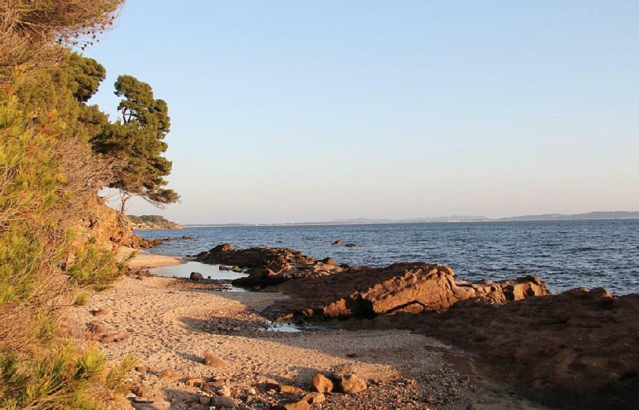 **** Beau T2 de 40 m2, jardin de 70m2, au calme, à 50 mètres de la plage Le Pradet Extérieur photo