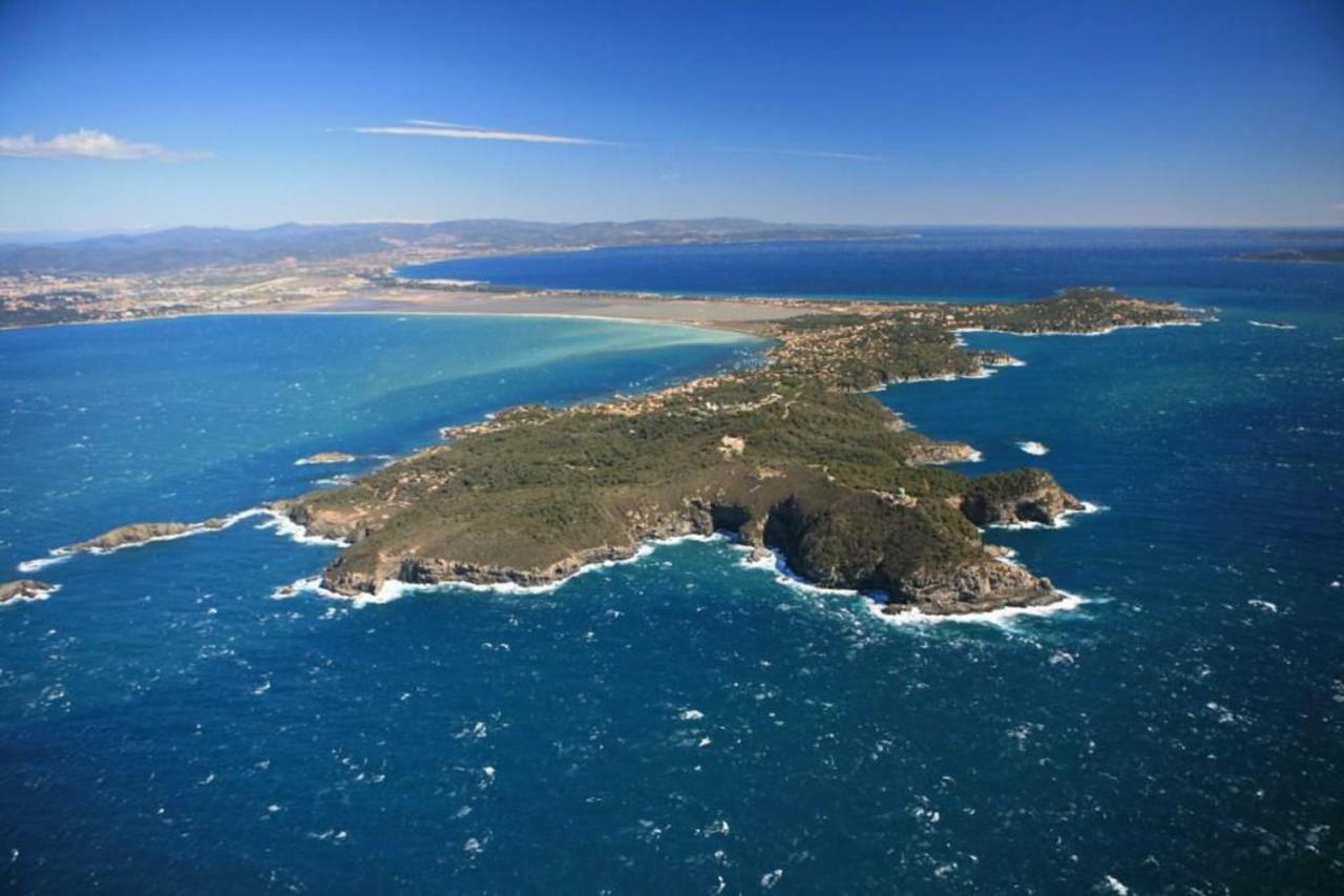 **** Beau T2 de 40 m2, jardin de 70m2, au calme, à 50 mètres de la plage Le Pradet Extérieur photo