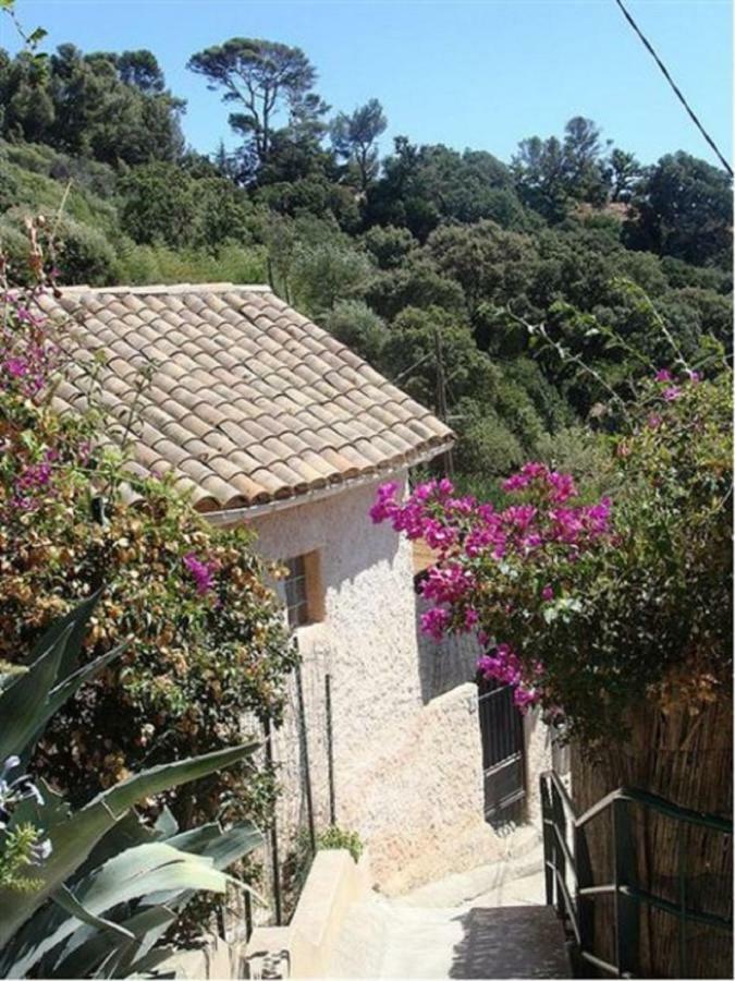 **** Beau T2 de 40 m2, jardin de 70m2, au calme, à 50 mètres de la plage Le Pradet Extérieur photo
